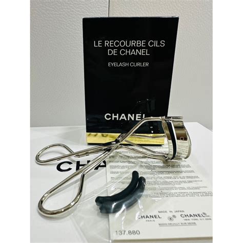 black chanel eyelash curler|le recourbe eyelash curler.